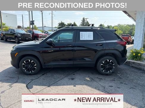 Used 2022 Chevrolet TrailBlazer LT w/ Convenience Package AWD/4WD image 2