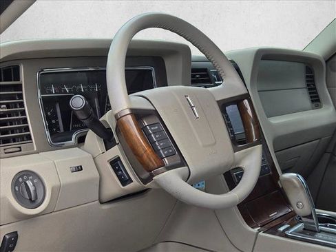 Used 2012 Lincoln Navigator 2WD image 10