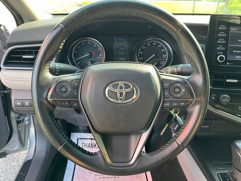 Used 2022 Toyota Camry SE FWD image 17