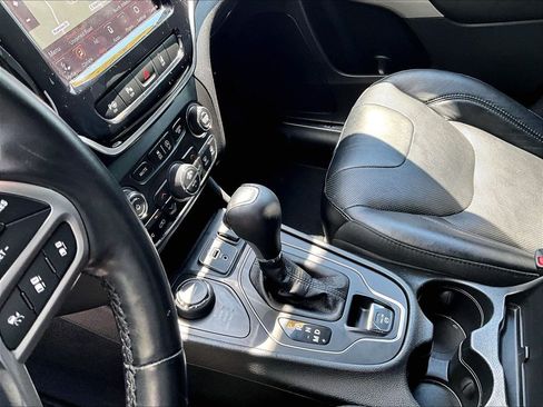 Used 2021 Jeep Cherokee High Altitude AWD/4WD image 20