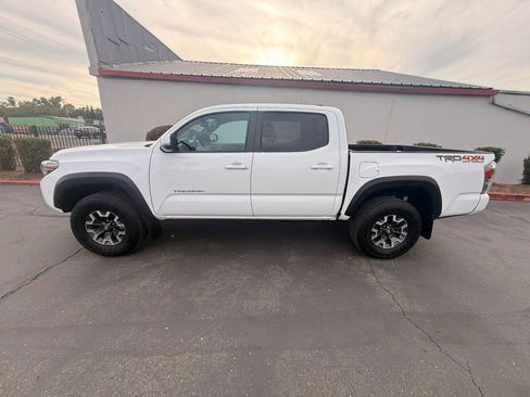 Used 2023 Toyota Tacoma TRD Off-Road w/ Technology Package image 5