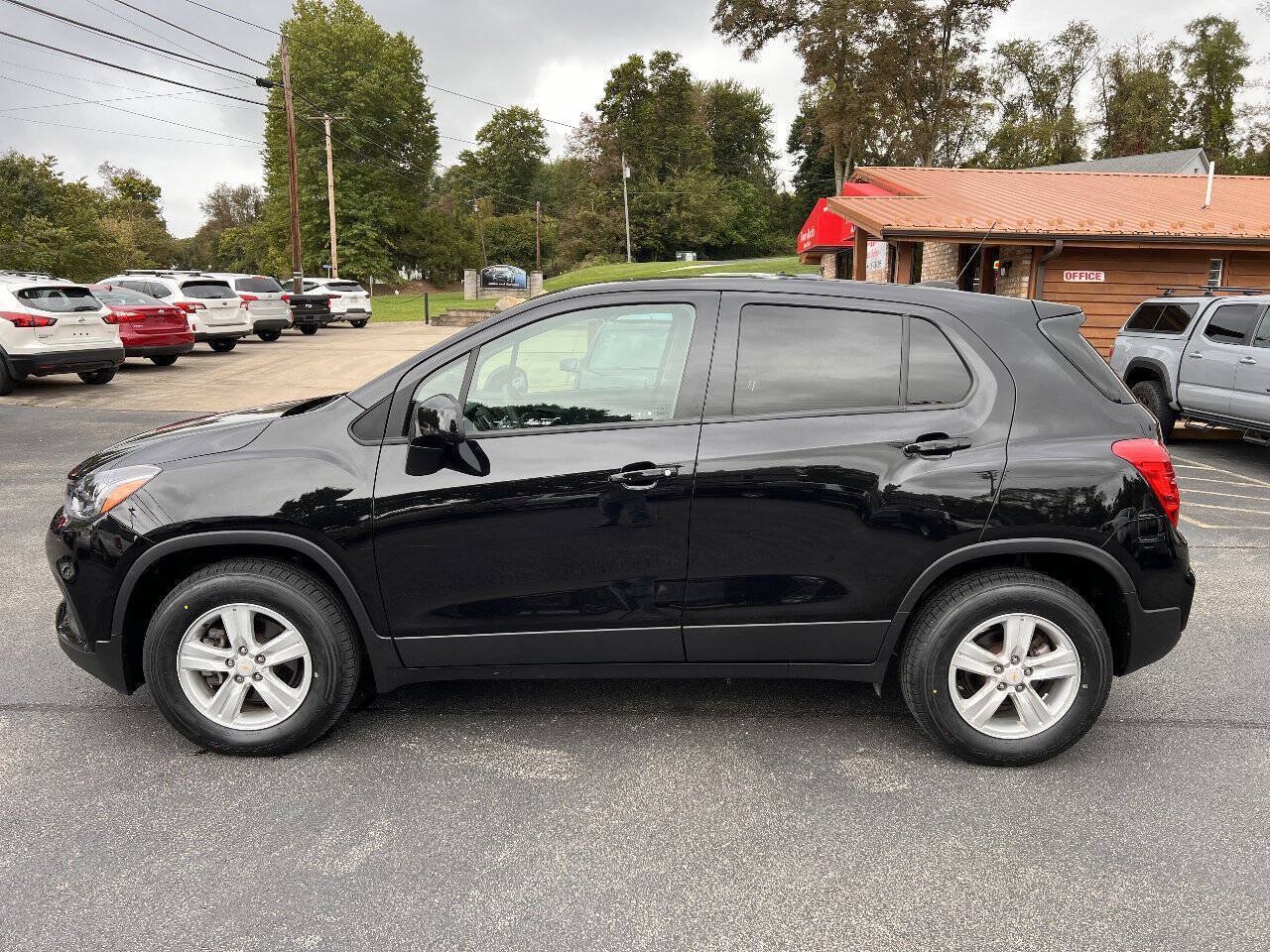Used 2021 Chevrolet Trax LS w/ Tint and Cruise Package AWD/4WD image 8