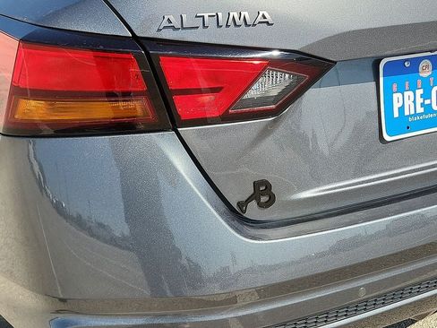 Used 2025 Nissan Altima 2.5 SV FWD image 9