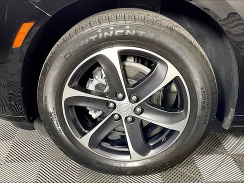 Used 2022 Buick Enclave Essence w/ Sport Touring Edition image 11