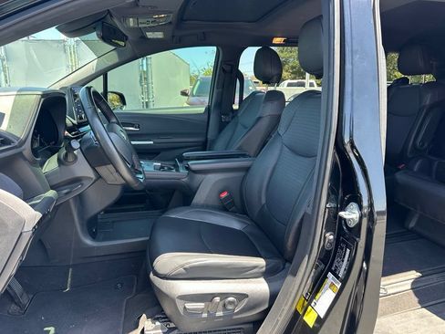 Used 2024 Toyota Sienna XSE w/ XSE Plus Package FWD image 9