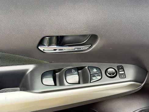 Used 2020 Nissan Kicks SV FWD image 17