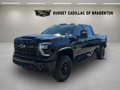 Used 2025 Chevrolet Silverado 2500 ZR2 w/ Technology Package image 8