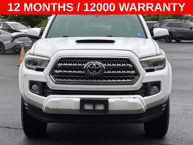 Used 2017 Toyota Tacoma TRD Sport w/ Tow Package AWD/4WD image 4