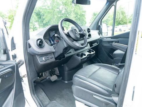Used 2025 Mercedes-Benz Sprinter 2500 image 17