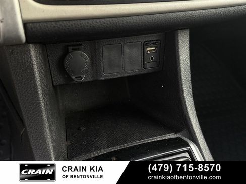 Used 2018 Toyota Corolla LE image 18