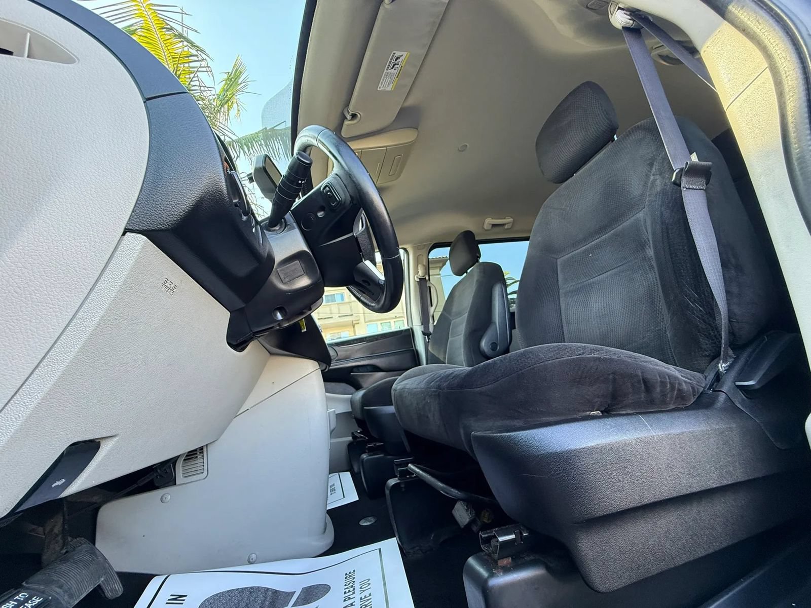 Used 2015 Dodge Grand Caravan American Value Package w/ UConnect Hands-Free Group FWD image 31