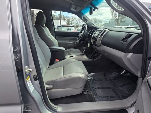 Used 2015 Toyota Tacoma 4x4 Double Cab w/ Limited Package image 11
