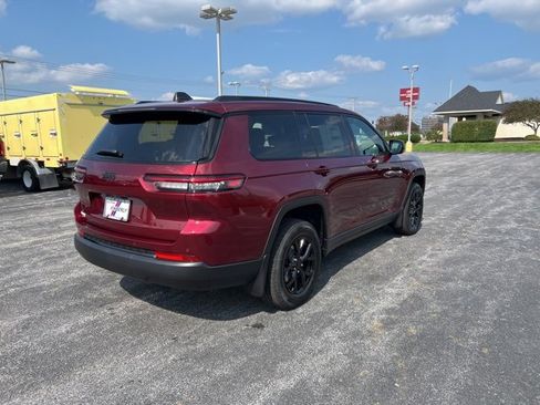 New 2025 Jeep Grand Cherokee L Altitude image 9