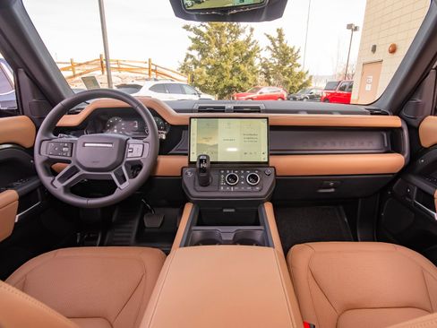 New 2026 Land Rover Defender 130 X-Dynamic SE image 38