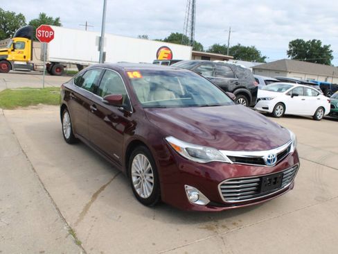 Used 2014 Toyota Avalon Limited FWD image 2