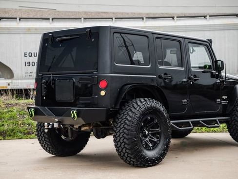 Used 2016 Jeep Wrangler Unlimited Sahara w/ Connectivity Group AWD/4WD image 51