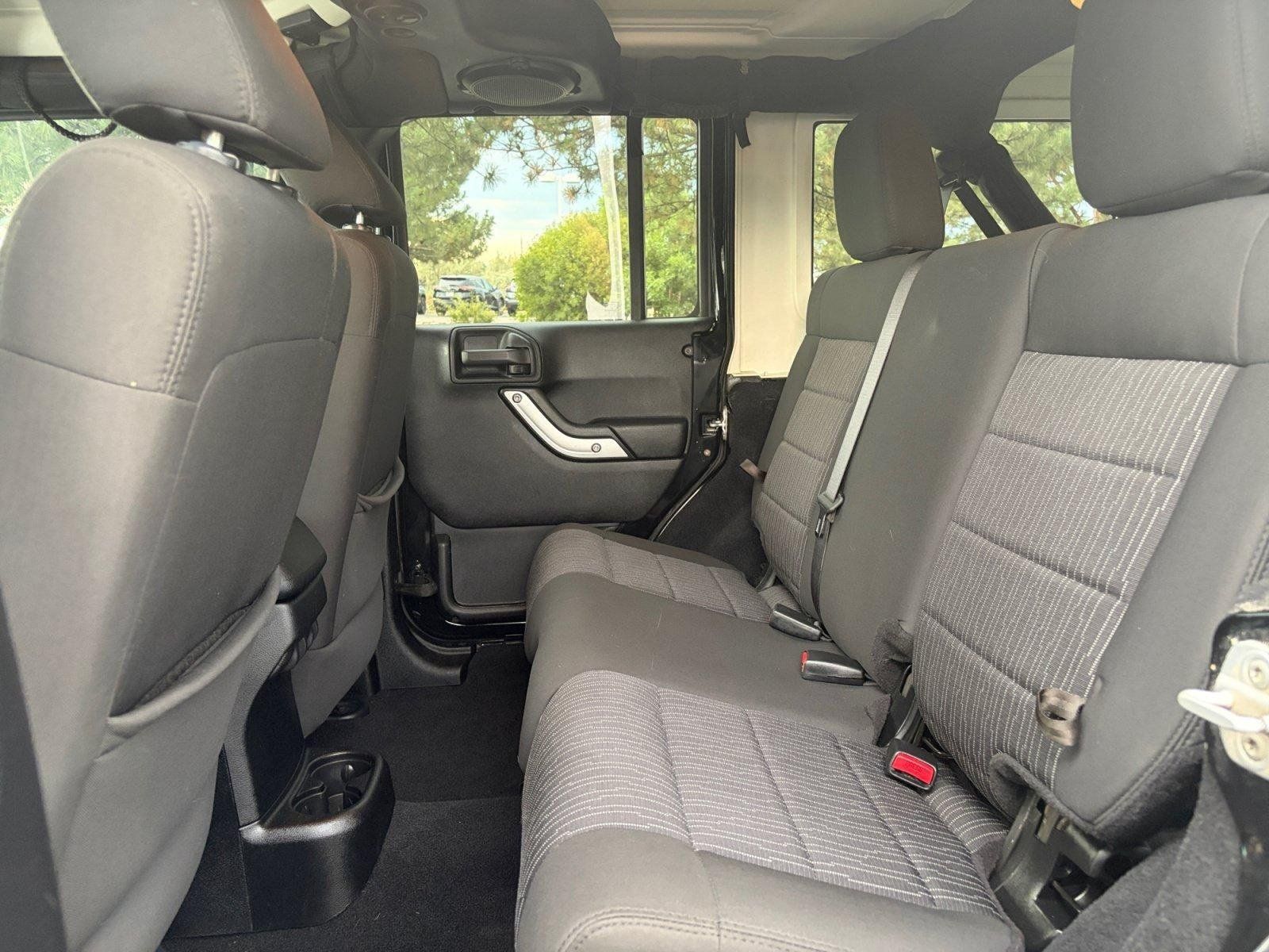 Used 2011 Jeep Wrangler Unlimited Sahara w/ Connectivity Group AWD/4WD image 21
