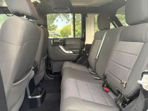 Used 2011 Jeep Wrangler Unlimited Sahara w/ Connectivity Group AWD/4WD image 21