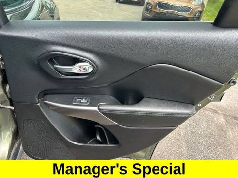 Used 2019 Jeep Cherokee Latitude Plus AWD/4WD image 42