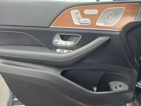 Used 2024 Mercedes-Benz GLS 450 4MATIC image 39