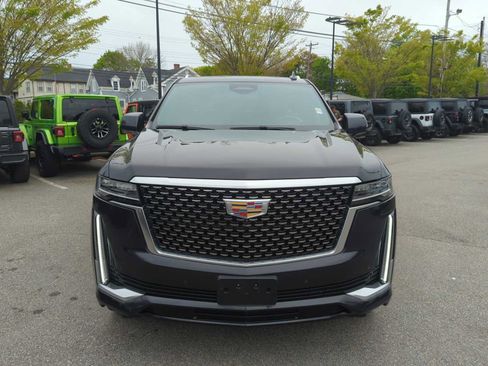 Used 2022 Cadillac Escalade Luxury AWD/4WD image 9
