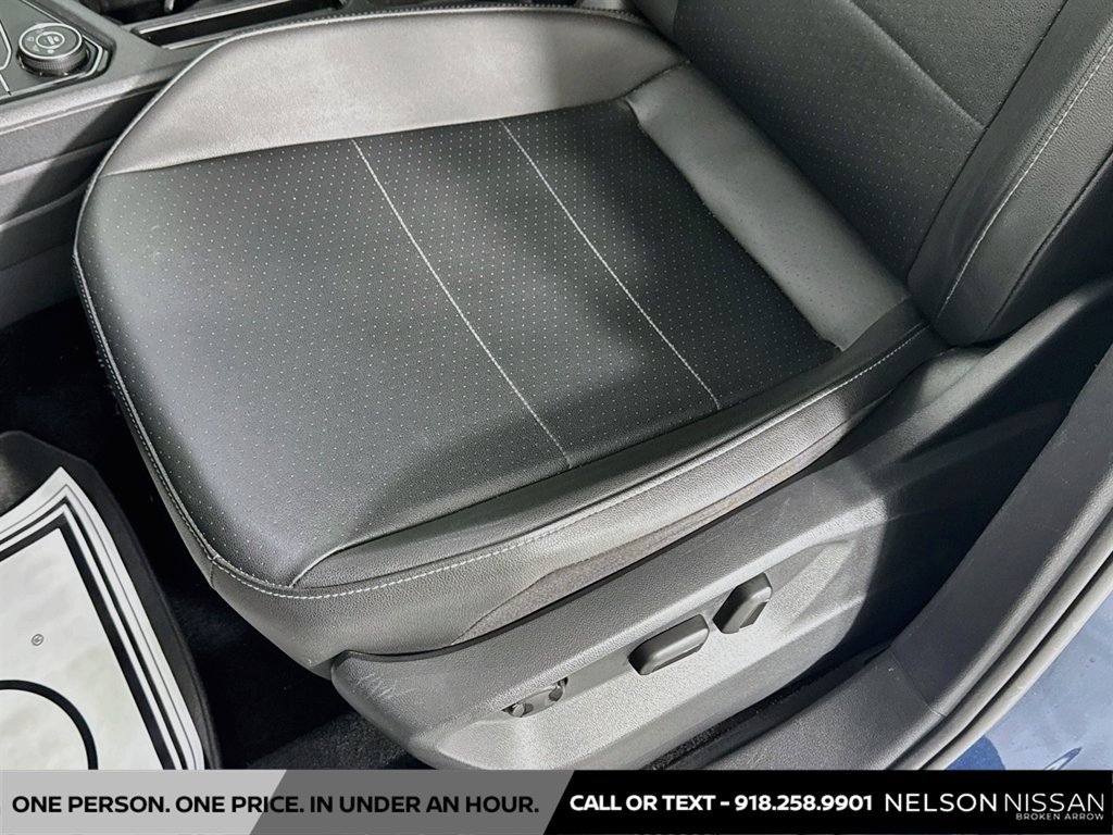 Used 2020 Volkswagen Tiguan SEL AWD/4WD image 18
