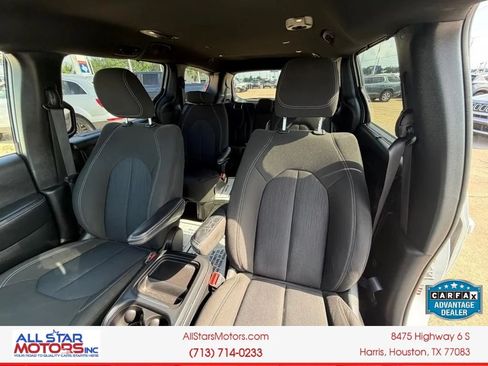 Used 2022 Chrysler Pacifica Touring FWD image 19