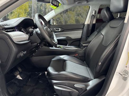 Used 2022 Jeep Compass Latitude AWD/4WD image 9