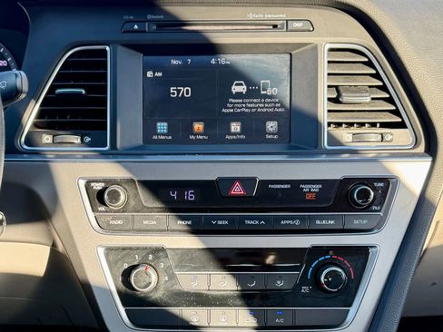 Used 2017 Hyundai Sonata SE image 15