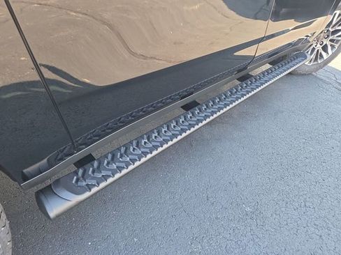 New 2025 Chevrolet Suburban Z71 w/ Z71 Off-Road Package image 37