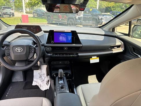 New 2026 Toyota Prius XLE FWD image 17