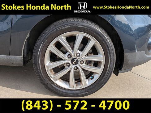 Used 2017 Kia Soul + image 12