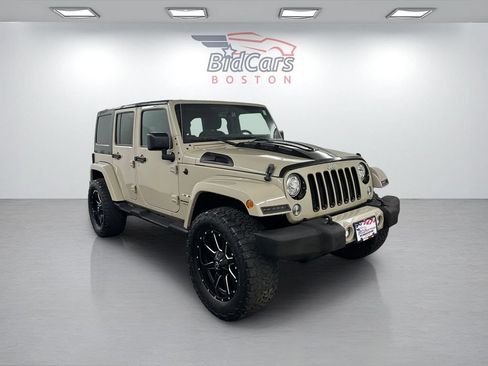 Used 2018 Jeep Wrangler Unlimited Sahara w/ Dual Top Group AWD/4WD image 3