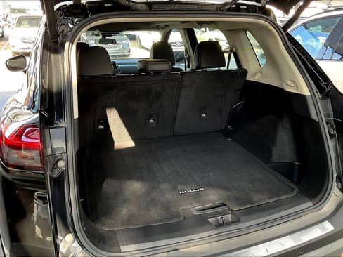 Used 2023 Nissan Rogue SV w/ SV Premium B Package image 36