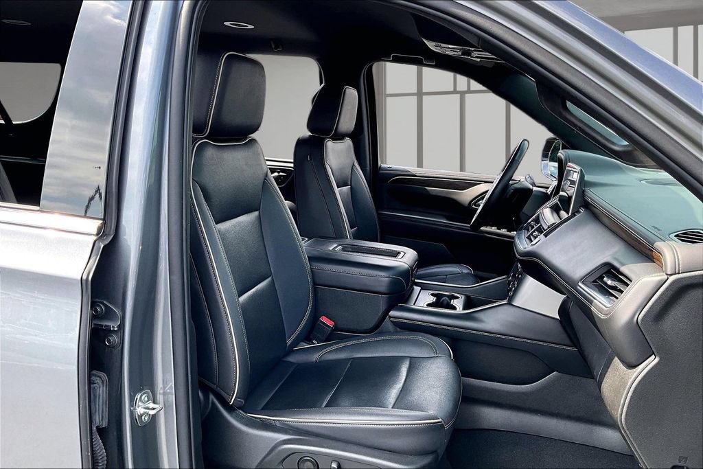 Used 2022 Chevrolet Suburban Premier AWD/4WD image 7