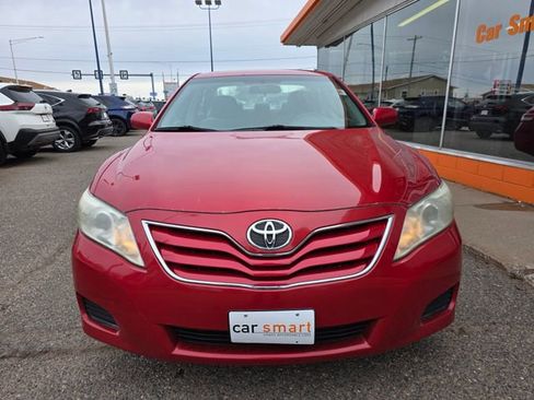 Used 2010 Toyota Camry LE image 2