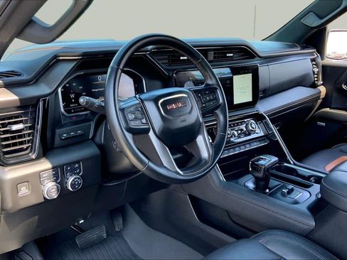 Used 2024 GMC Sierra 1500 AT4 w/ Technology Package AWD/4WD image 17