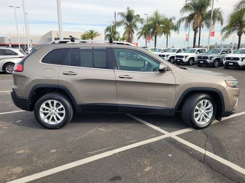 Used 2019 Jeep Cherokee Latitude w/ Popular Appearance Group image 3