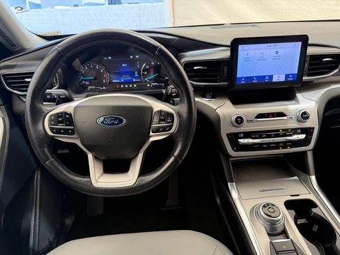 Used 2021 Ford Explorer XLT w/ Equipment Group 202A AWD/4WD image 27