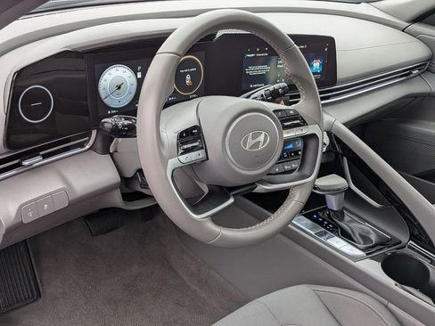 Used 2025 Hyundai Elantra SEL image 10