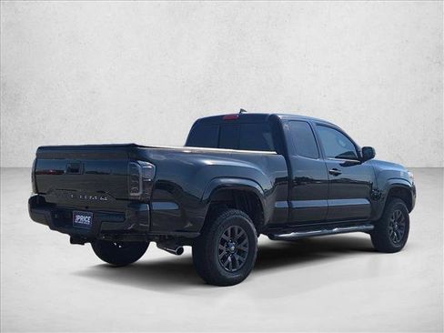 Used 2018 Toyota Tacoma SR w/ SR Convenience Package RWD image 5