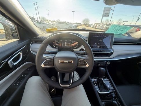 Used 2024 Jeep Compass Limited image 15