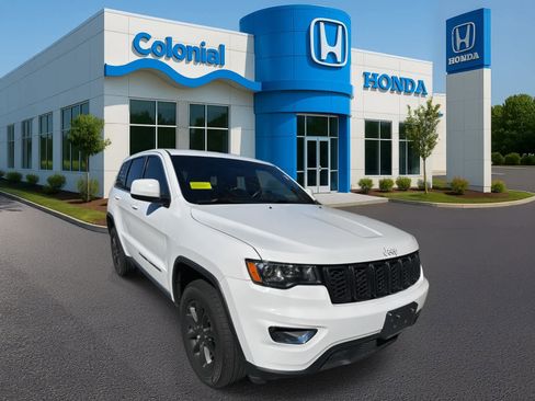 Used 2022 Jeep Grand Cherokee Laredo X image 9