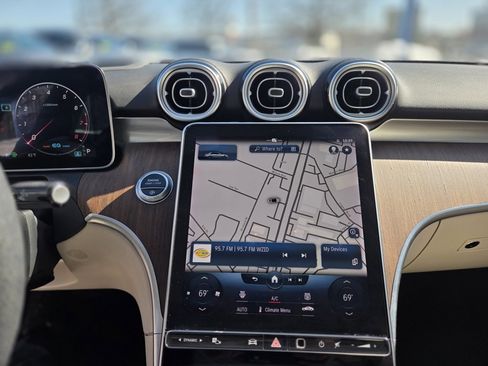 Used 2022 Mercedes-Benz C 300 4MATIC Sedan w/ Pinnacle Trim Package image 13