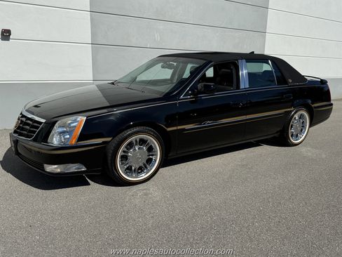 Used 2011 Cadillac DTS Premium image 4