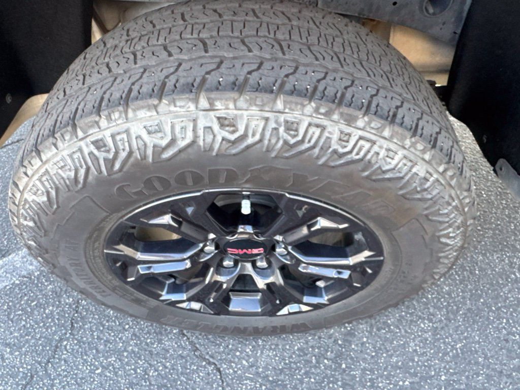 Used 2024 GMC Canyon Elevation RWD image 10