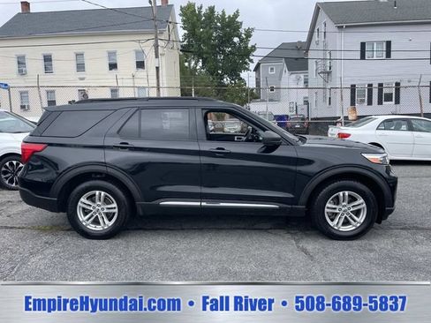 Used 2022 Ford Explorer XLT AWD/4WD image 3