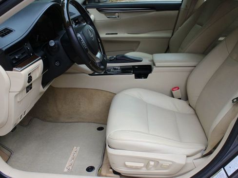 Used 2015 Lexus ES 350 w/ Luxury Package FWD image 20