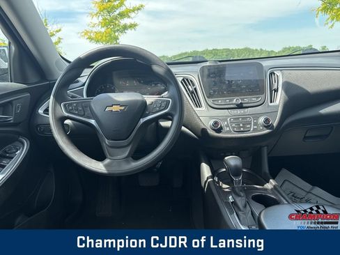 Used 2022 Chevrolet Malibu LT FWD image 2