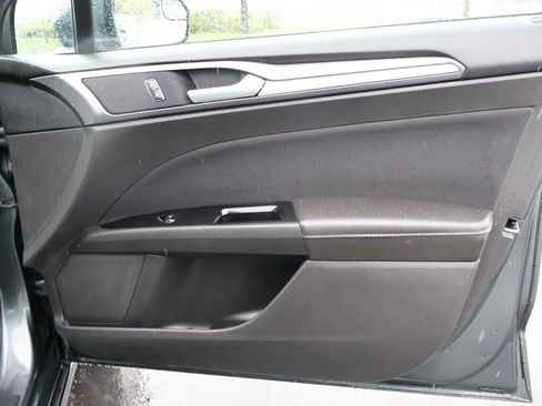 Used 2015 Ford Fusion SE FWD image 13